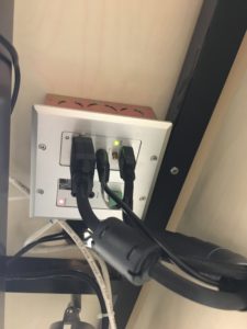 安泰保險會議室電視機移位工程 - 縮圖 3